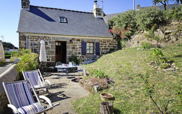 Charming Holiday Home Near the Beach, Locquemeau