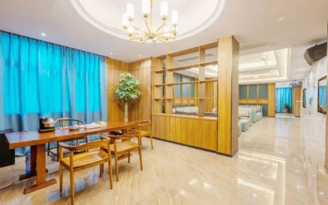 Shishi Laiya Fortune Hotel (Quanzhou South Railway Station)