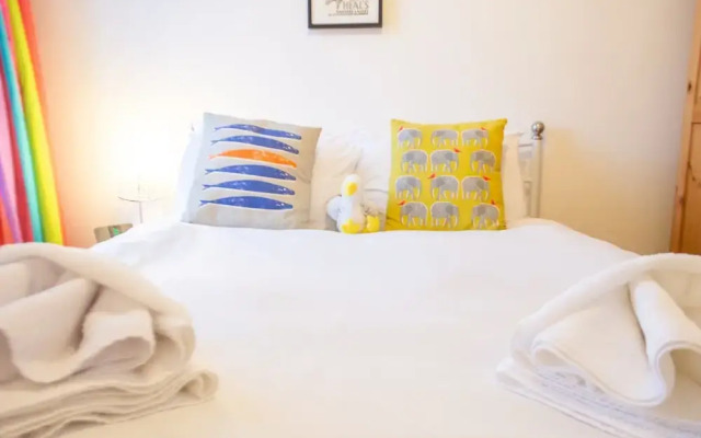 Spacious 2 Bedrooms Apartment by Royal Mile