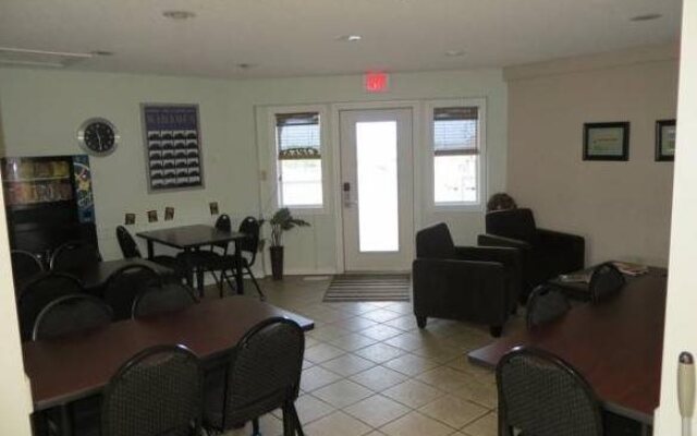 Shoreside Inn & Suites
