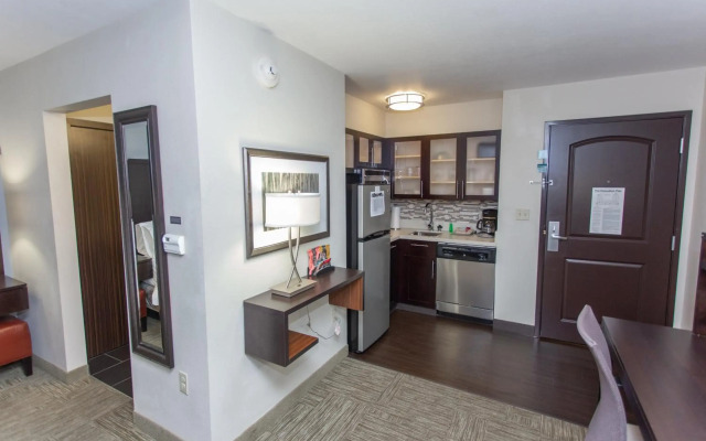 Staybridge Suites Bowling Green by IHG