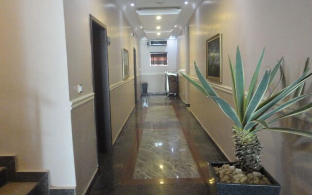 Caesar's Court Hotel and Suites