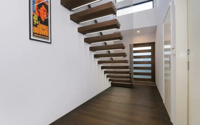 Luxury 4-bedroom House - Mount Lawley