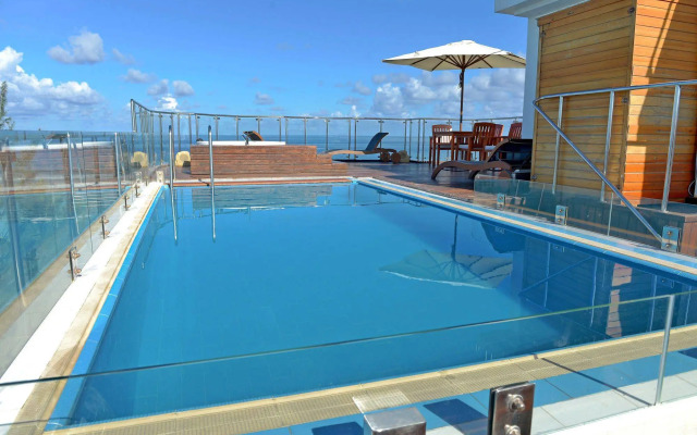 Airport Beach Hotel