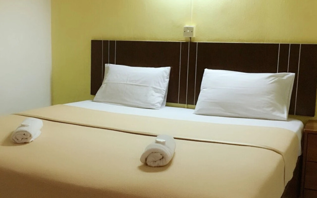 Dindings Pantai Desair Apartment By DPD