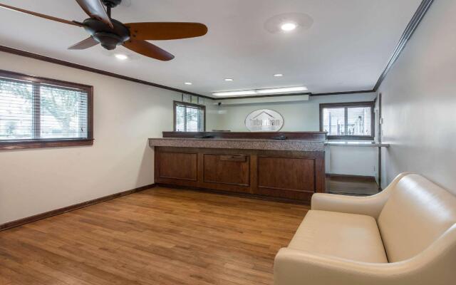 Suburban Studios Lakeland North I-4