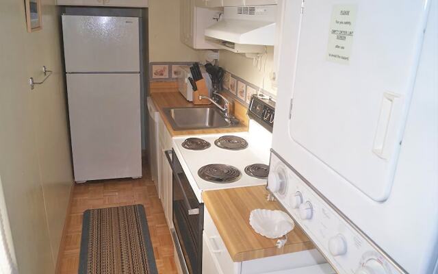 Seatime 201N 1 Br condo by RedAwning