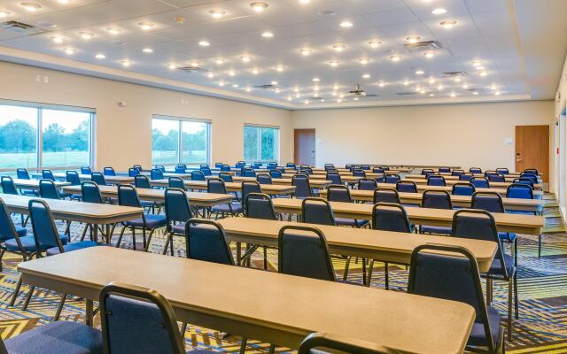 Holiday Inn Express & Suites Russellville by IHG