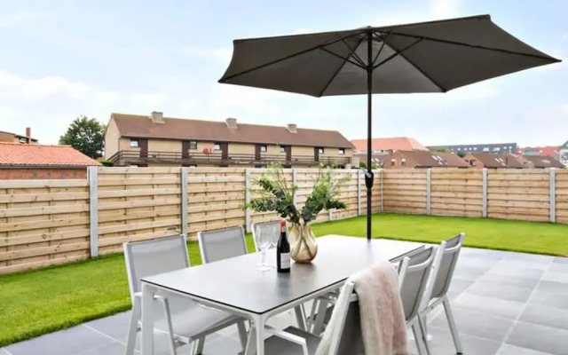 Spacious Bungalow With Garden Near the Beach sea