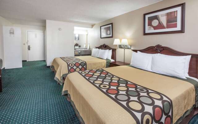 Super 8 by Wyndham Clinton