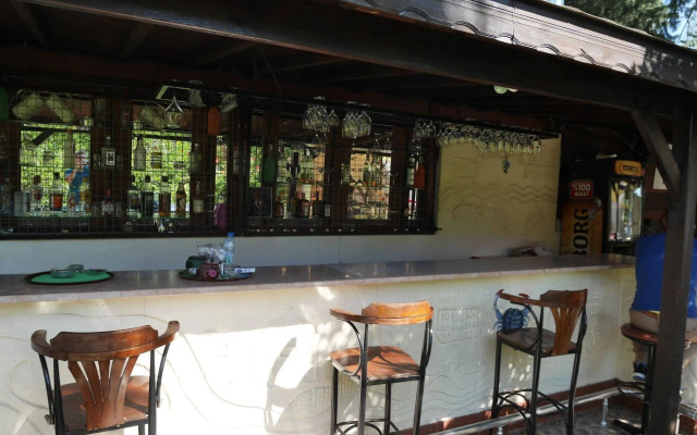 Longhouse Inn Hotel
