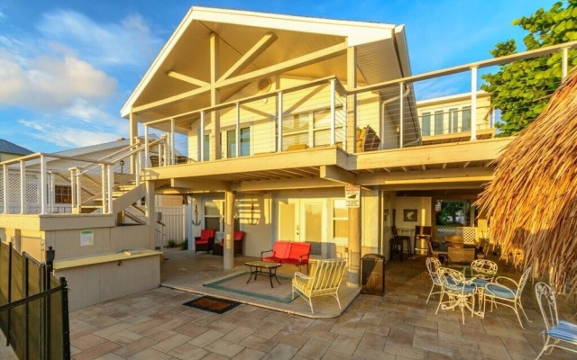 Sunshine's Hideaway by RedAwning