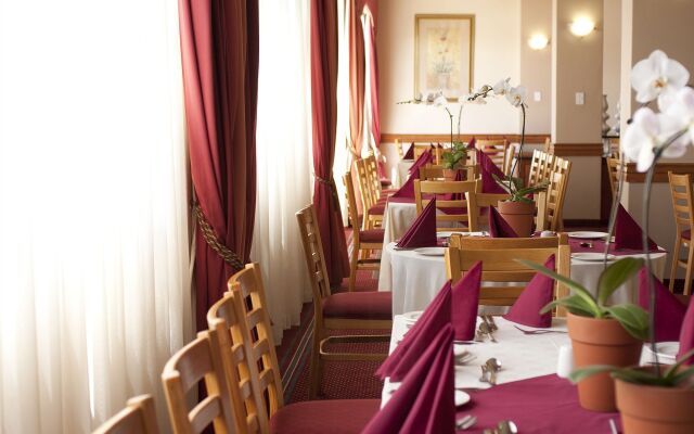 Apollo Hotel