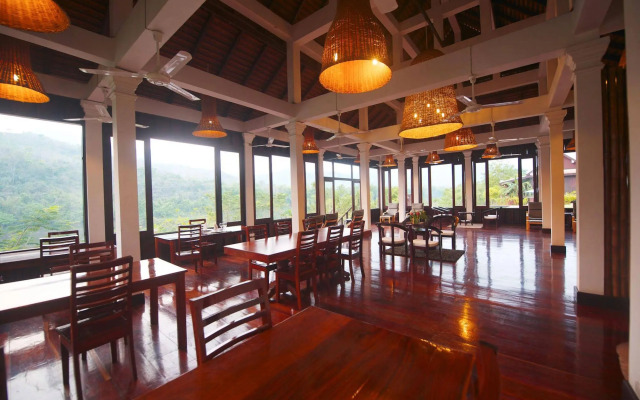 Nam Ou Riverside Hotel & Resort