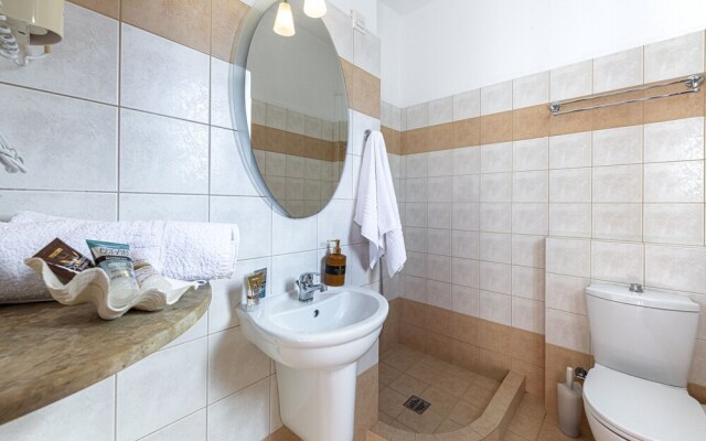 Laza Beach Inn