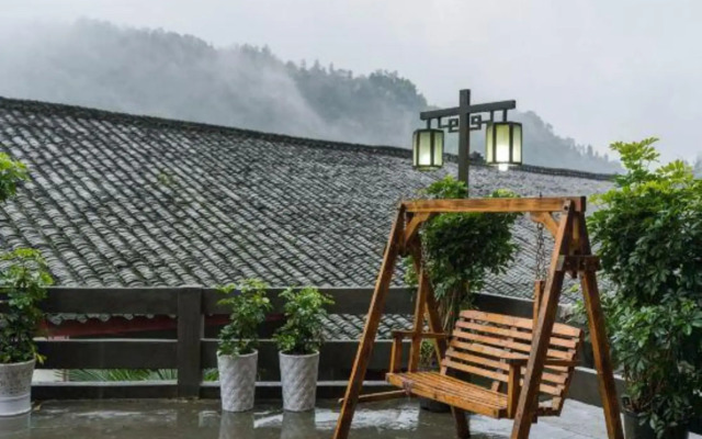 Mountain Whisper Lodge