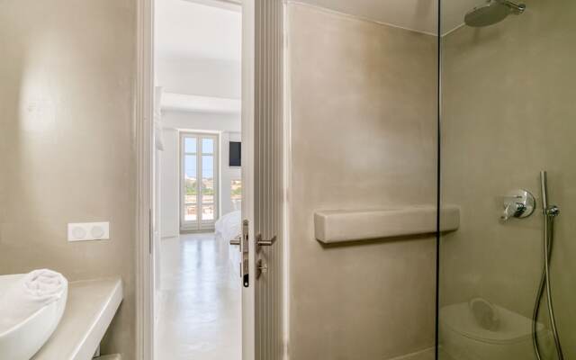 Lil Paros Luxury suites