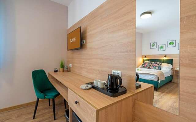 Happy Hostel & Apartments