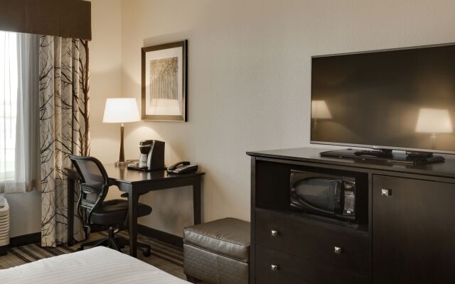 Holiday Inn Express & Suites Nevada, an IHG Hotel