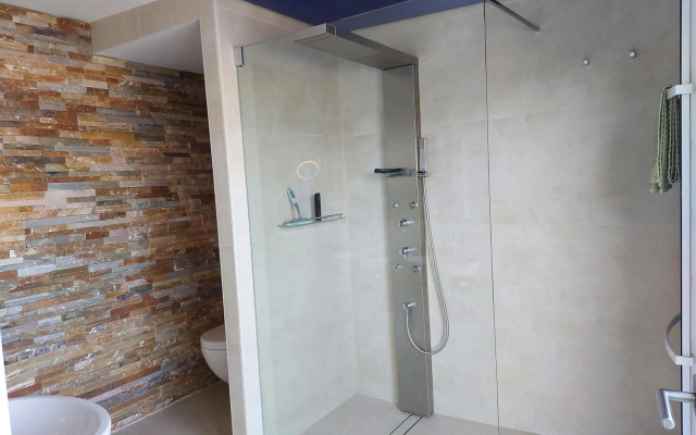 AT THE TOP - Penthouse über den Dächern der Stadt