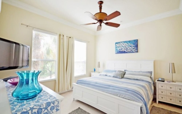 Reunion Retreat 3 Bedroom Home by RedAwning