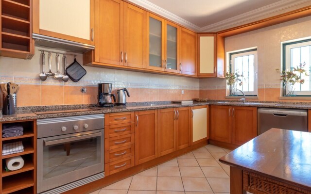 Luxury Villa in Albufeira With Heated Private Pool