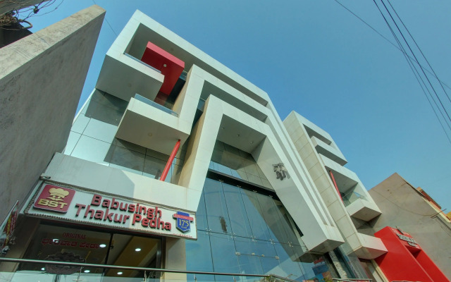 OYO 26698 Hotel Shringar Palace