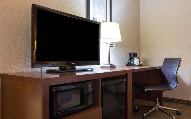 Comfort Inn & Suites Charleston Airport Convention Center