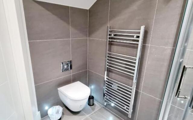 Modern Maisonette 2 Bedrooms Newly Renovated