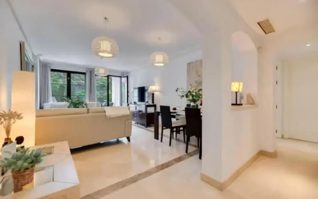 2 Bedrooms - Sleeps 4 - Garden and Pool With View