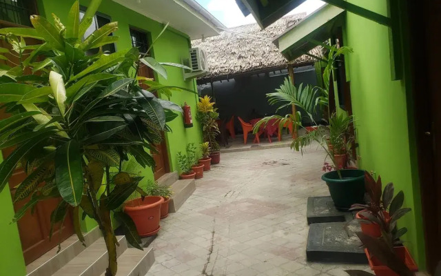 L &j modern backpackers BnB