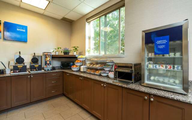 Comfort Inn & Suites Surrey