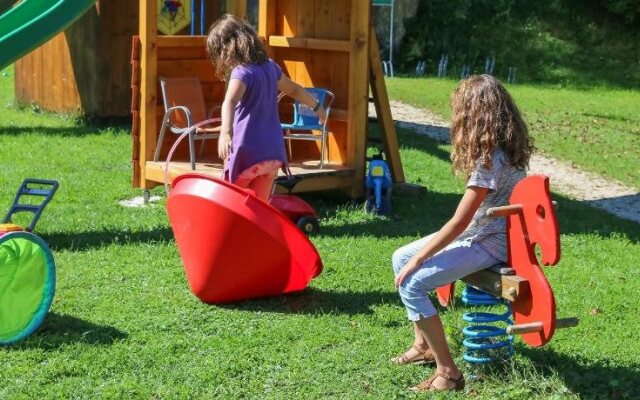 Dorfcafe Unken Hotelpension sWirtshaus im Dorf