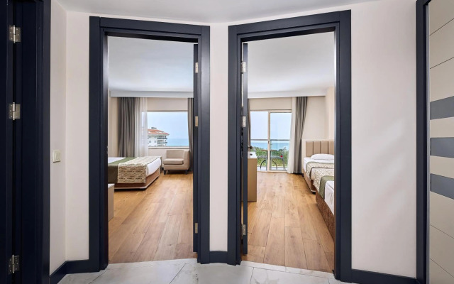 Seaden Sea World Resort & Spa