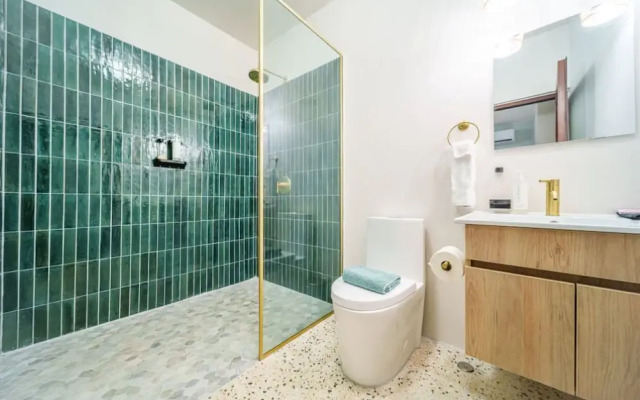 Room 1 - Stylish Accessible Suite