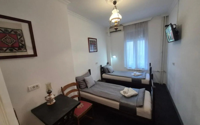 Authentic Belgrade Centre Hostel - Renovated Dec 2022