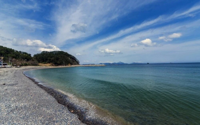 Geoje Doomomongdol Pension