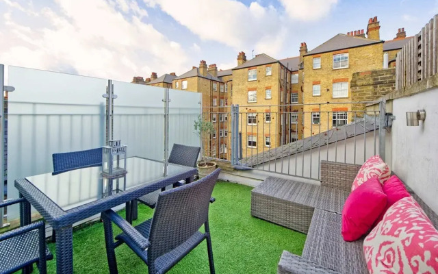 Lovely Apartment With Roof Terrace in Battersea