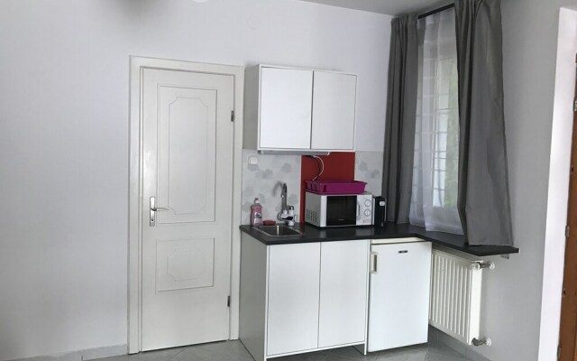 Hollik Apartmanhaz