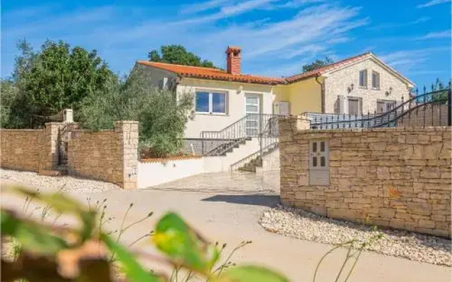 Six Bedroom Holiday Home in Medulin