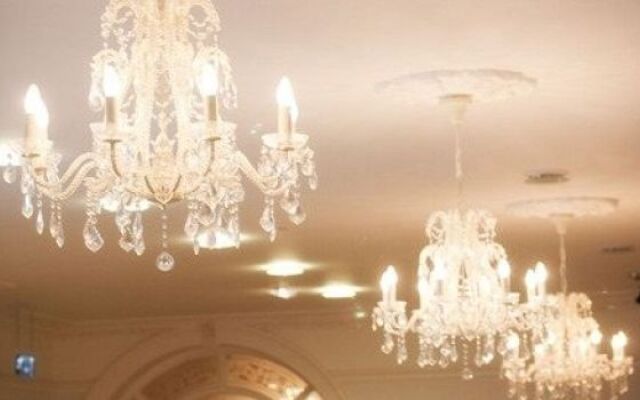 Eliot House Hotel