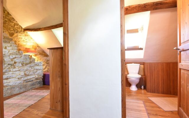 Spacious Holiday Home in Alvignac with Swimming Pool