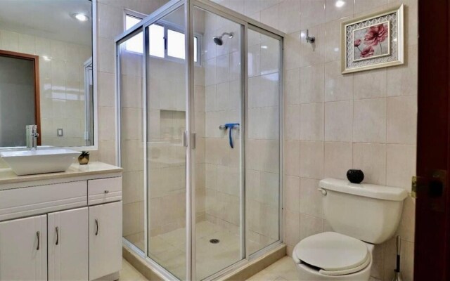 Large and Comfortable Apartment in Napoles Area Neighborhood