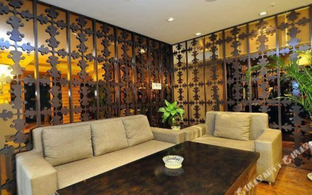 Mandan Hotel (Kunming Dongfeng Square Subway Station)