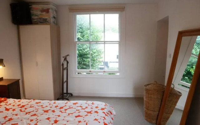 Spacious 3 Bedroom Georgian House in Bristol