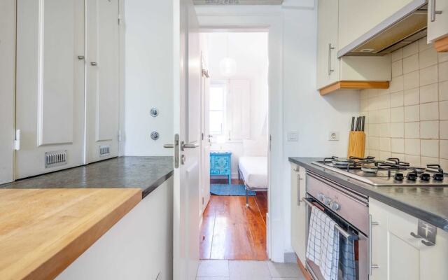 Rustic-style Apt Near Bairro Alto