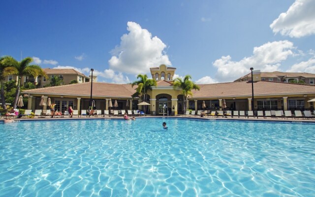 Enjoy Peaceful Lake View! Newly Decorated in Vista Cay - 3br/2b #3408