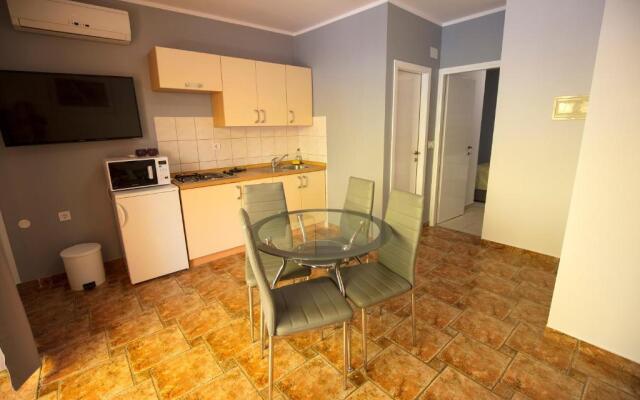 Dani Apartments