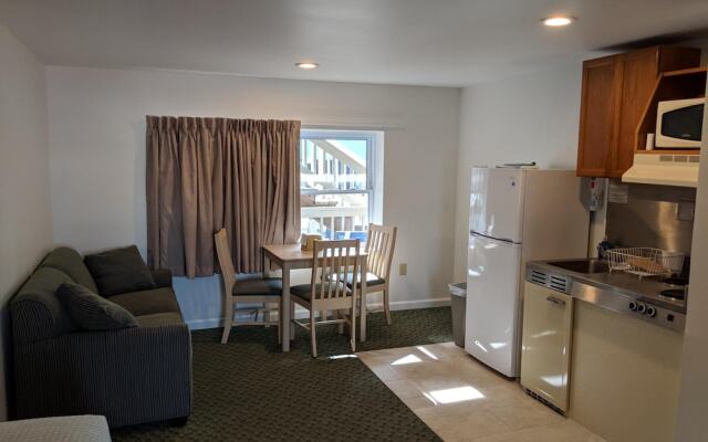Crystal Sands Motel