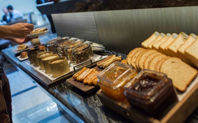 Recoleta Grand, a Tribute Portfolio Hotel